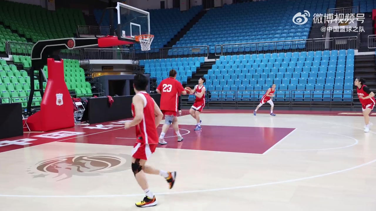 开云体育-中国篮球之队晒中国女篮踩场训练视频：明日开启热身赛征程