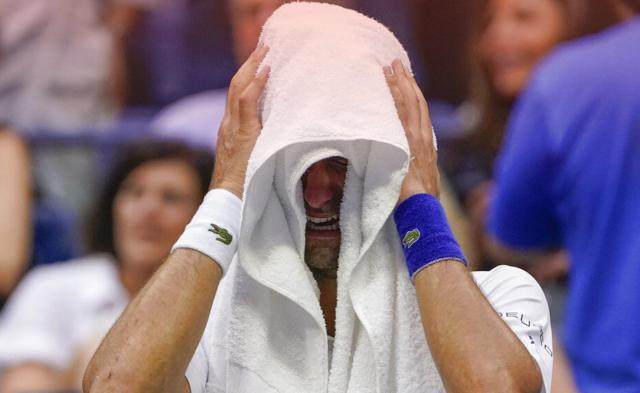 开云-距完美只一步之遥 盘点NBA历史上那些德约式遗憾