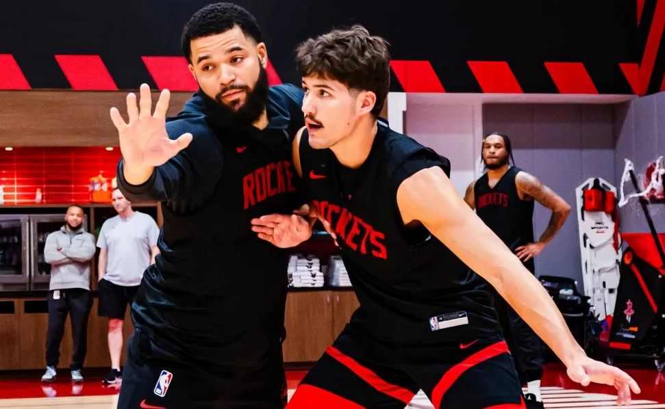 开云体育-狂输20分,又遭25分大逆转!NBA最大的伪强队,你们不配总冠军