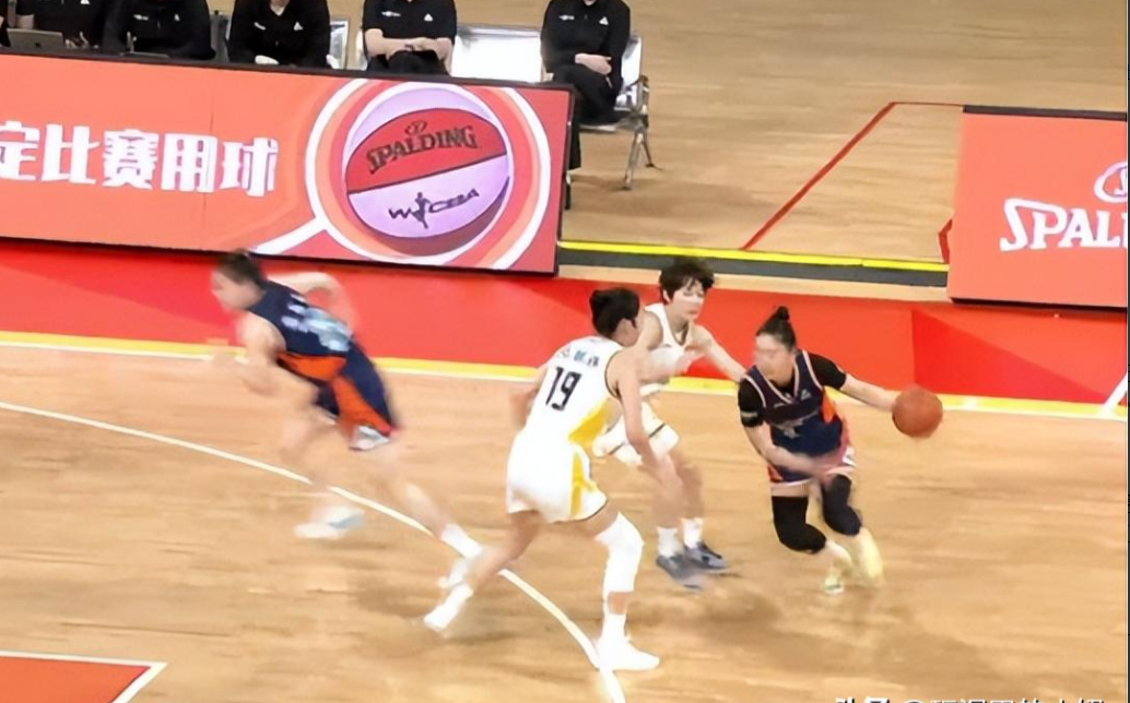 开云体育-WCBA杯赛曝出大冷门，头号热门输球垫底，四川女篮登顶积分榜